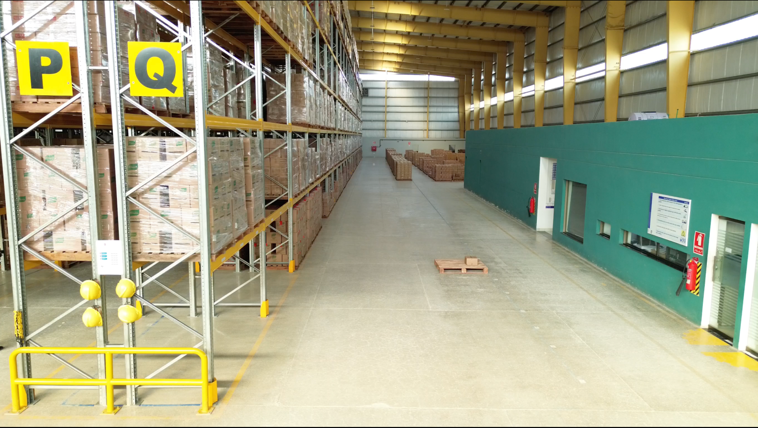 Clear working aisle and marshalling area inside the Connect Logistics Khairpur facility